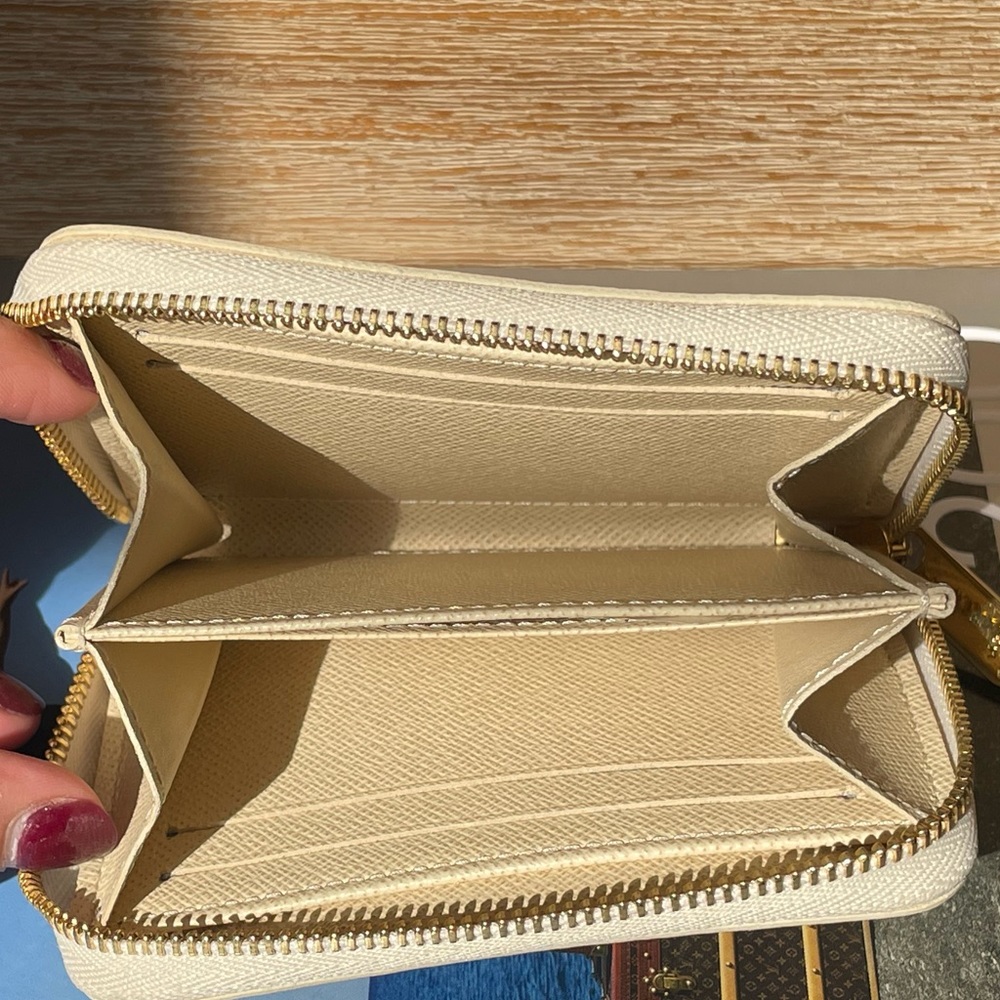 Authentic Louis Vuitton Zippy Coin Purse in Damier Azur - Picture 8 of 11